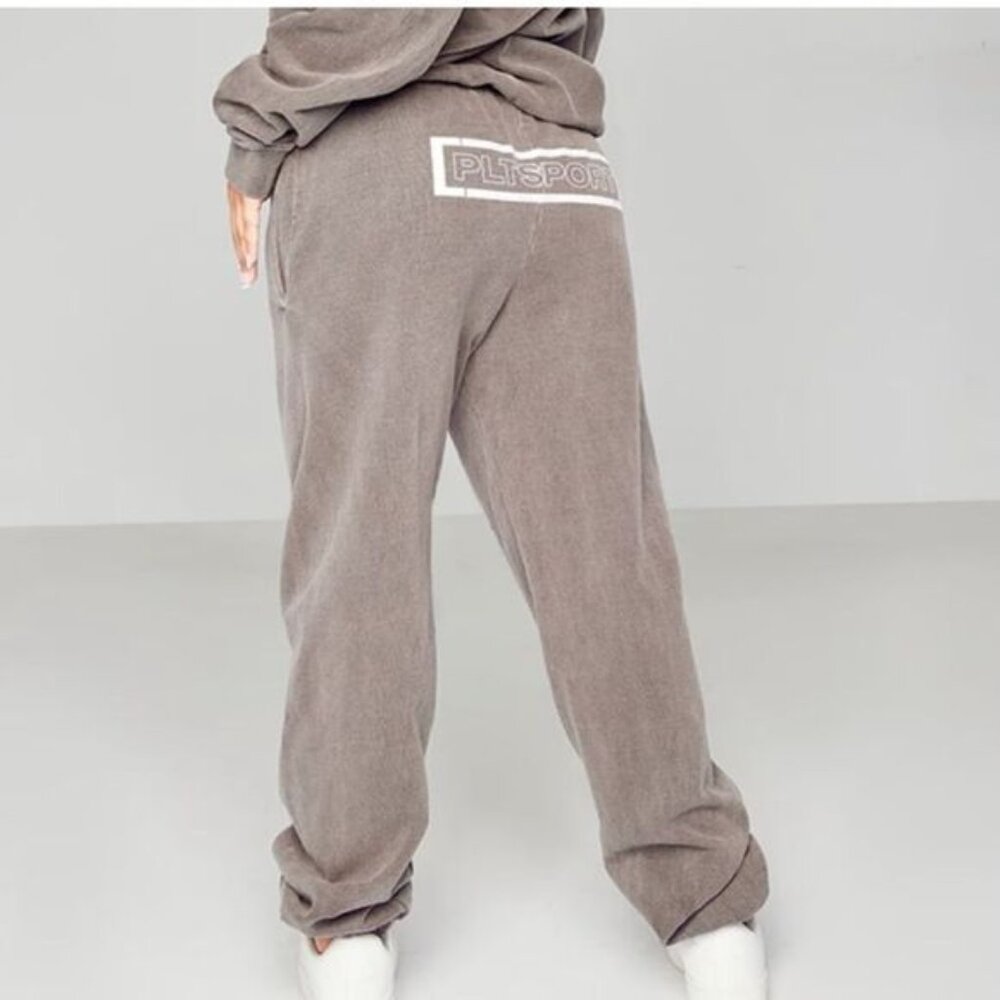 PRETTYLITTLETHING NWT Petite Sport Oversized Washed Sweatpant